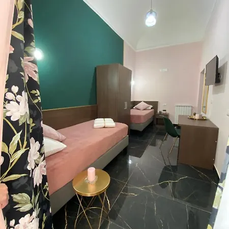 לינה וארוחת בוקר Katarios נאפולי